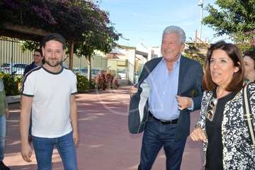 Reunión de los candidatos nacionalistas (NC) con la directiva del colectivo vecinal del Valle de los Nueve (Foto TA)